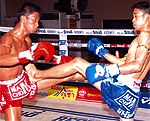 Petchparuehas defeats Kengkoonpol on Channel 9 boxing